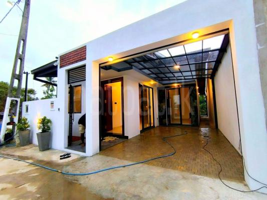 House for Sale in Athurugiriya
