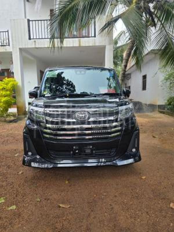 Toyota Roomy 2023 -  வேன் sale in Sri Lanka - patpat.lk