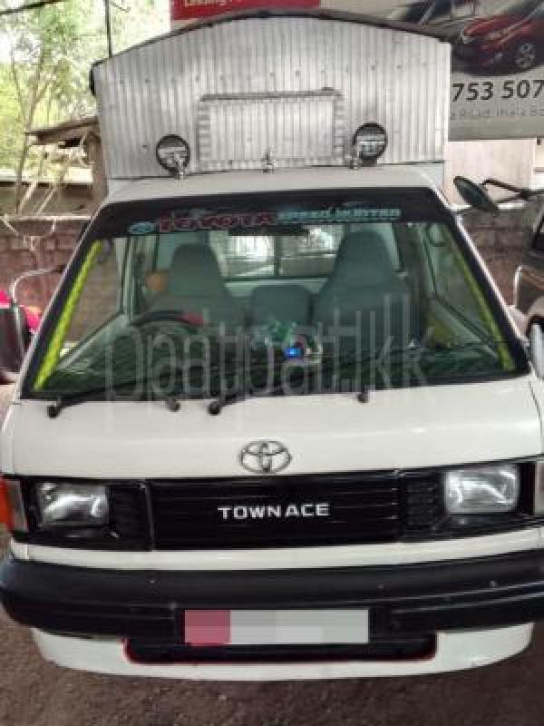 Toyota TownAce 1995 -  වෑන් රථය sale in Sri Lanka - patpat.lk