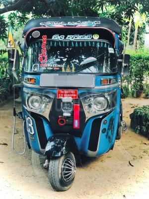 Bajaj Three Wheel 2015