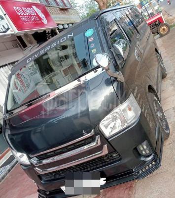 Toyota Hiace 2006 - භාවිතා කරන ලද වෑන් රථය sale in Sri Lanka - patpat.lk