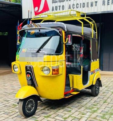 Bajaj Three Wheel 2011