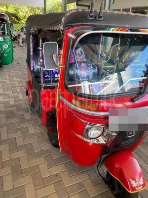 Bajaj 4 stroke 2015 - Used Three wheeler sale in Sri Lanka - patpat.lk