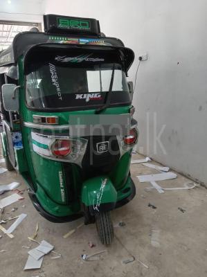 Bajaj Three Wheel 2016