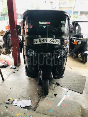 Bajaj Three Wheel 2015