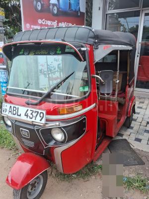 Bajaj Three Wheel 2016