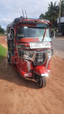 Bajaj Three Wheel 2015