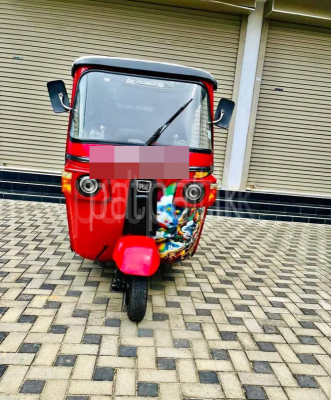 Bajaj Three Wheel 2011