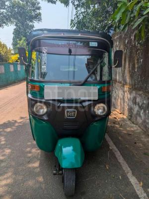 Bajaj Three Wheel 2016