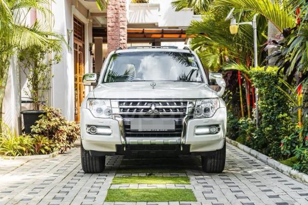 Mitsubishi Montero 2015