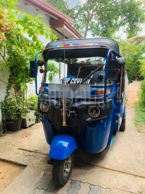 Bajaj Three Wheel 2017