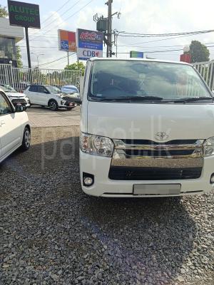 Toyota Hiace 2015 -  වෑන් රථය sale in Sri Lanka - patpat.lk