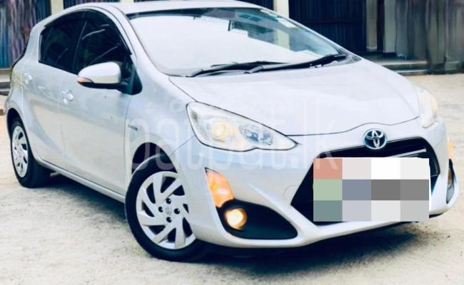Toyota Aqua 2015 - பயன்படுத்தப்பட்டது கார் sale in Sri Lanka - patpat.lk