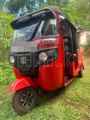 Bajaj Three Wheel 2016