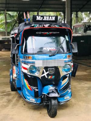 Bajaj Three Wheel 2016