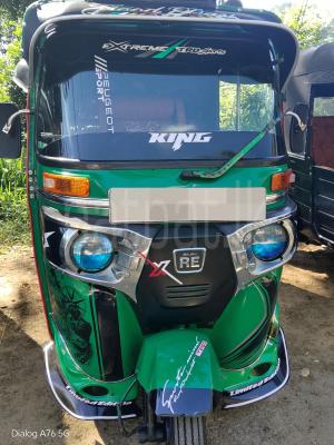 Bajaj 4 stroke 2015 - Reconditioned Three wheeler sale in Sri Lanka - patpat.lk
