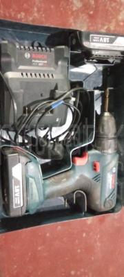 BOSCH BATTERY DRILL