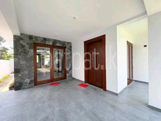 House for Sale in Athurugiriya