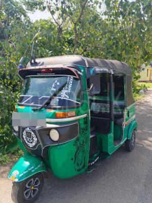 Bajaj 4 stroke 2017 - பயன்படுத்தப்பட்டது முச்சக்கர வண்டி sale in Sri Lanka - patpat.lk