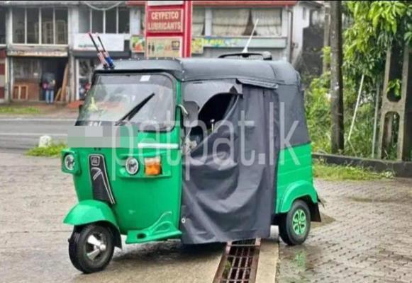 Bajaj Three Wheel 2011