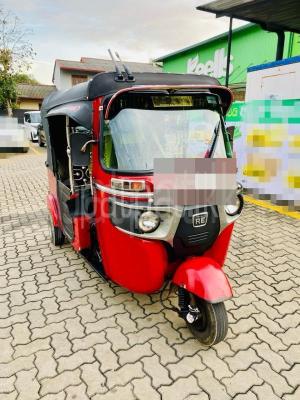 Bajaj Three Wheel 2015
