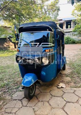 Bajaj Three Wheel 2016