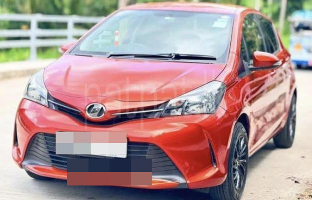 Toyota Vitz 2015 - பயன்படுத்தப்பட்டது கார் sale in Sri Lanka - patpat.lk