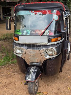 Bajaj Three Wheel 2015