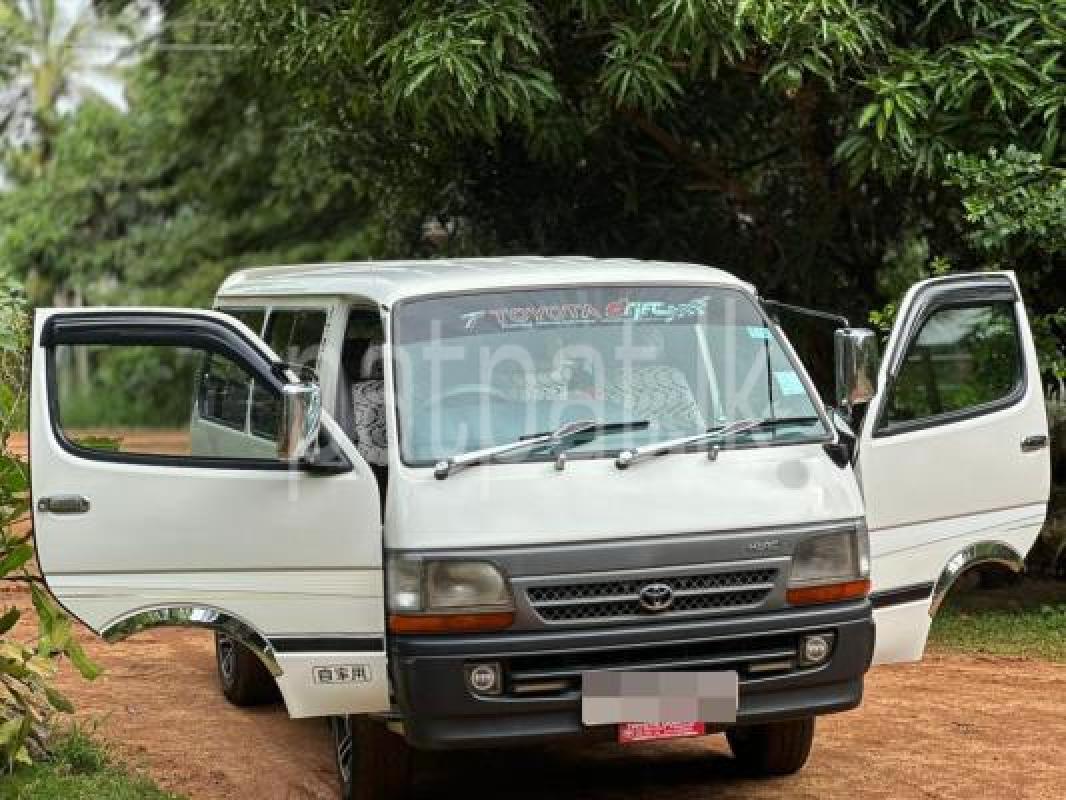 Toyota Hiace 2010 -  වෑන් රථය sale in Sri Lanka - patpat.lk