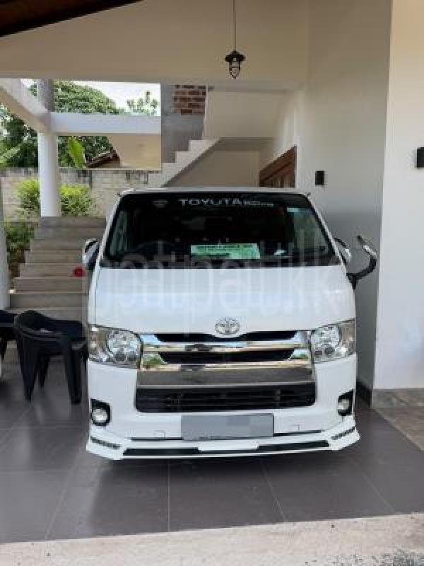 Toyota Hiace 2015 -  වෑන් රථය sale in Sri Lanka - patpat.lk