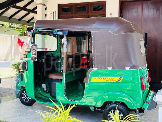 Bajaj Three Wheel 2015 - Reconditioned Three wheeler sale in Sri Lanka - patpat.lk