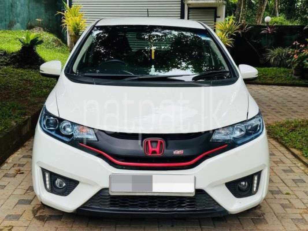 Honda FIT S HYBRID 2015 - භාවිතා කරන ලද කාර් sale in Sri Lanka - patpat.lk