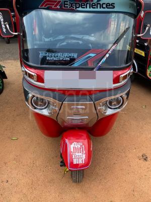 Bajaj Three Wheel 2015