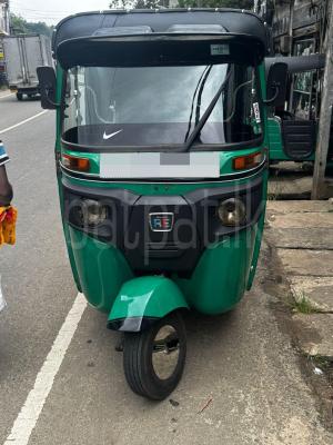 Bajaj 4 stroke 2015 - Used Three wheeler sale in Sri Lanka - patpat.lk