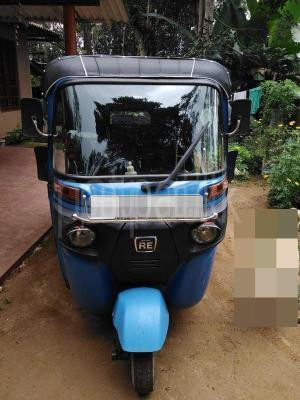 Bajaj Three Wheel 2015