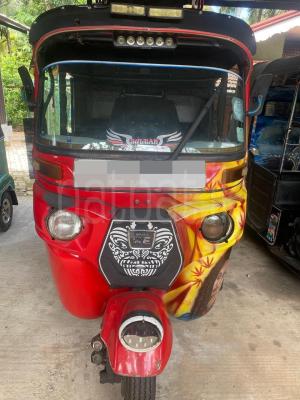 Bajaj Three Wheel 2015