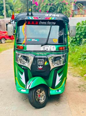 Bajaj Three Wheel 2014