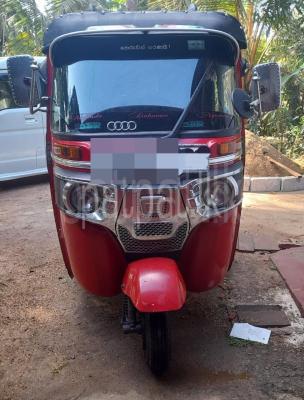 Bajaj Three Wheel 2016