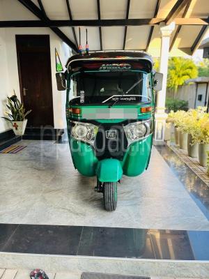 Bajaj Three Wheel 2015