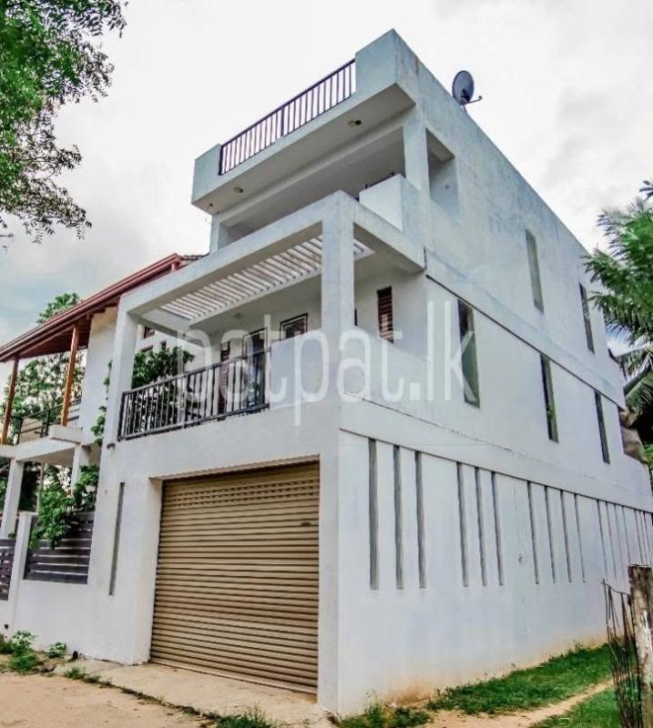 House for Sale in Peradeniya