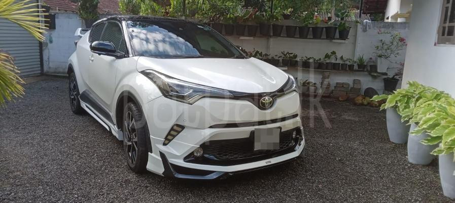 Toyota CHR 2017 - භාවිතා කරන ලද SUV රථය sale in Sri Lanka - patpat.lk
