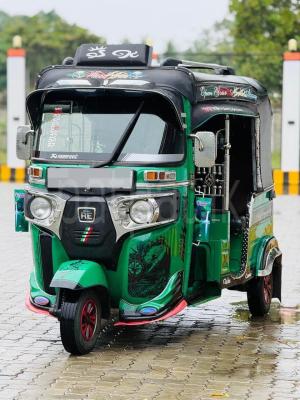 Bajaj Three Wheel 2016