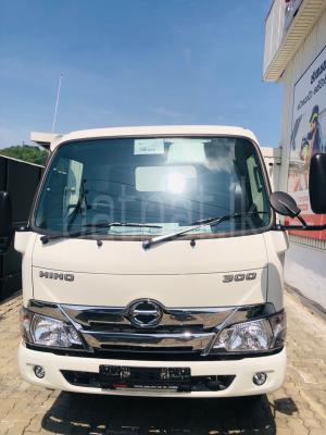 Hino 300 series 2025 - අලුත් ට්‍රක් රථය sale in Sri Lanka - patpat.lk