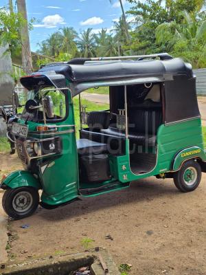 Bajaj Three Wheel 2016