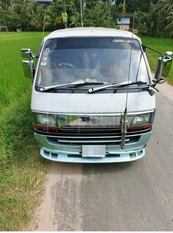Toyota Hiace 2004 - භාවිතා කරන ලද වෑන් රථය sale in Sri Lanka - patpat.lk