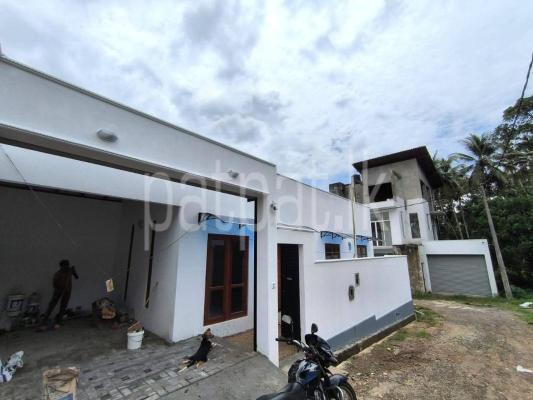House for Sale in Athurugiriya