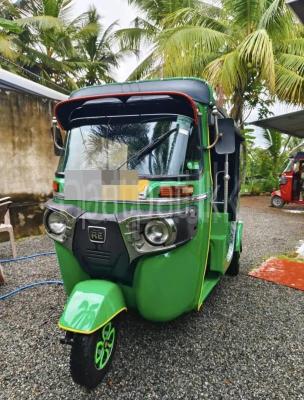Bajaj 4 stroke 2015 - பயன்படுத்தப்பட்டது முச்சக்கர வண்டி sale in Sri Lanka - patpat.lk
