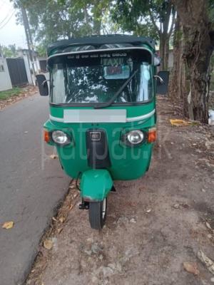 Bajaj Three Wheel 2015