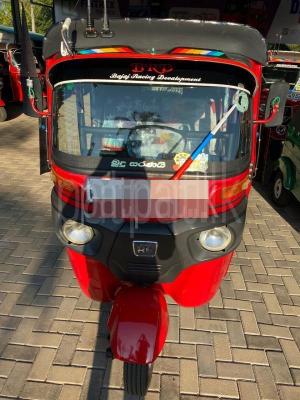 Bajaj Three Wheel 2016