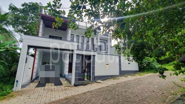 House for Sale in Athurugiriya